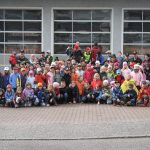 Flursäuberung mit Volksschule